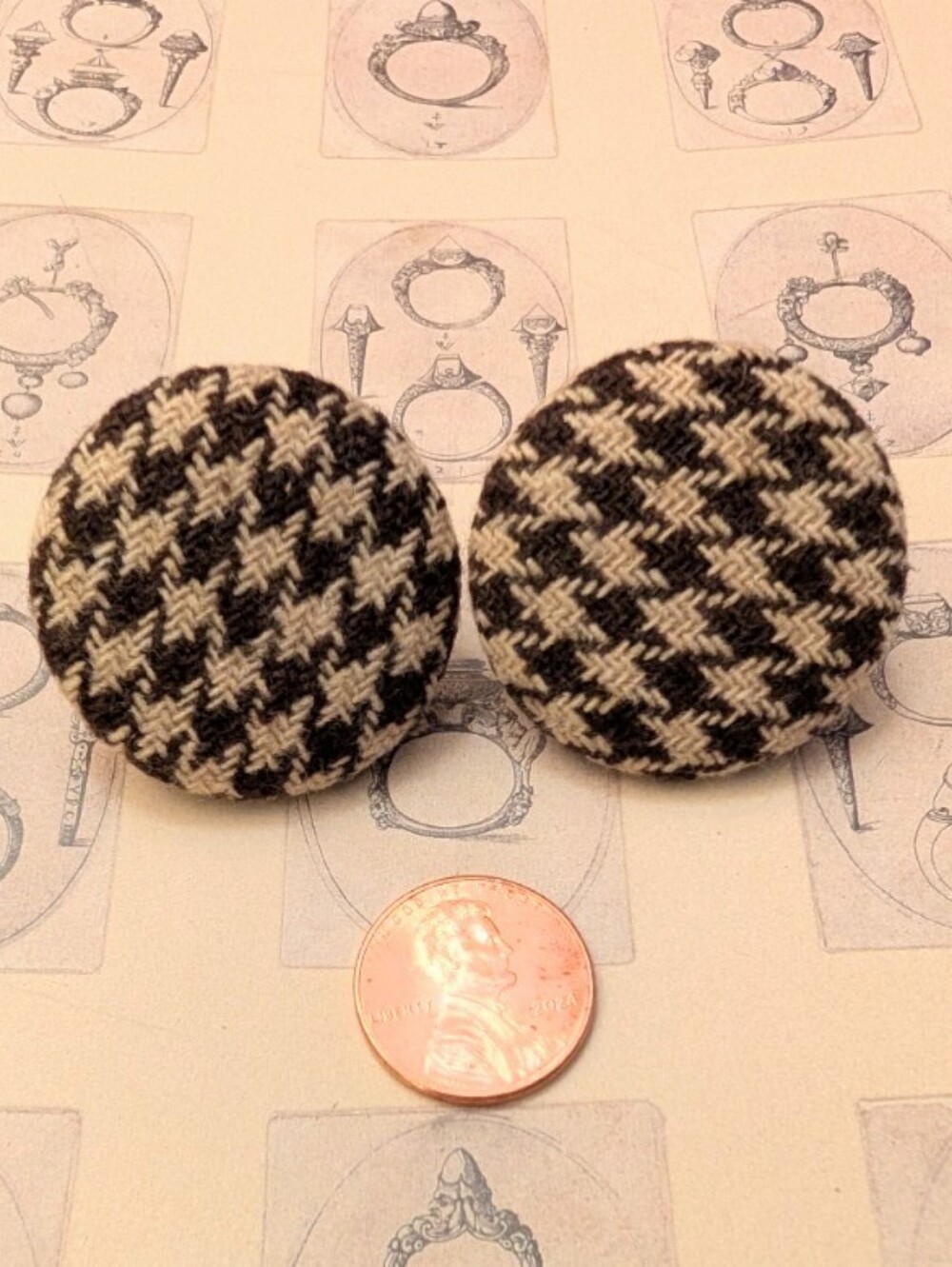 VTG 80s Houndstooth Pattern Large Button Pierced Earrings
